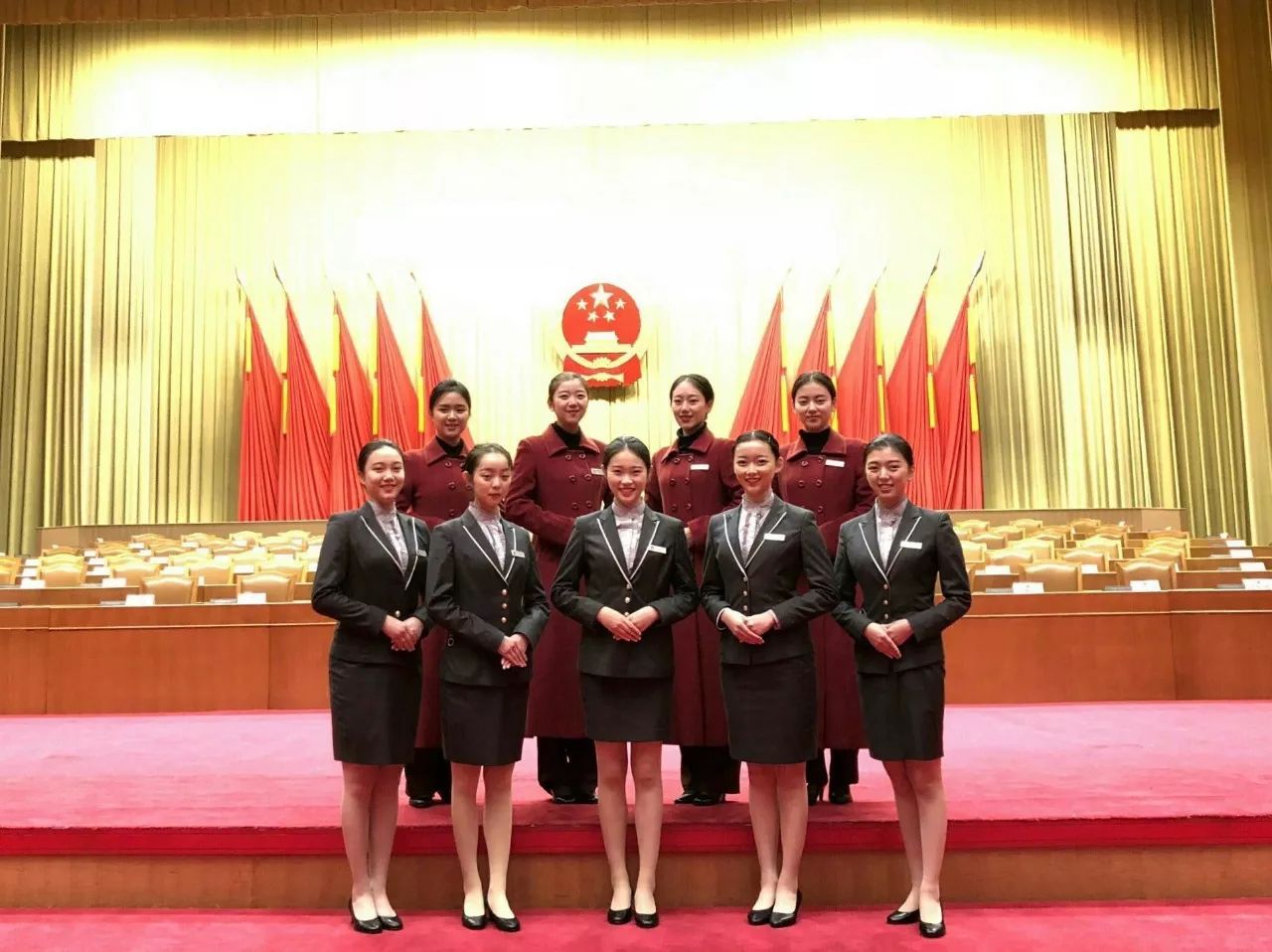 禮儀工坊成員出色完成杭州市第十三屆人民代表大會第二次會議禮賓與攝影服務
